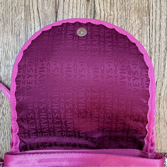 Harvey’s Seatbelt Grapefruit Sophia Saddle Bag Crossbody - Picture 7 of 8